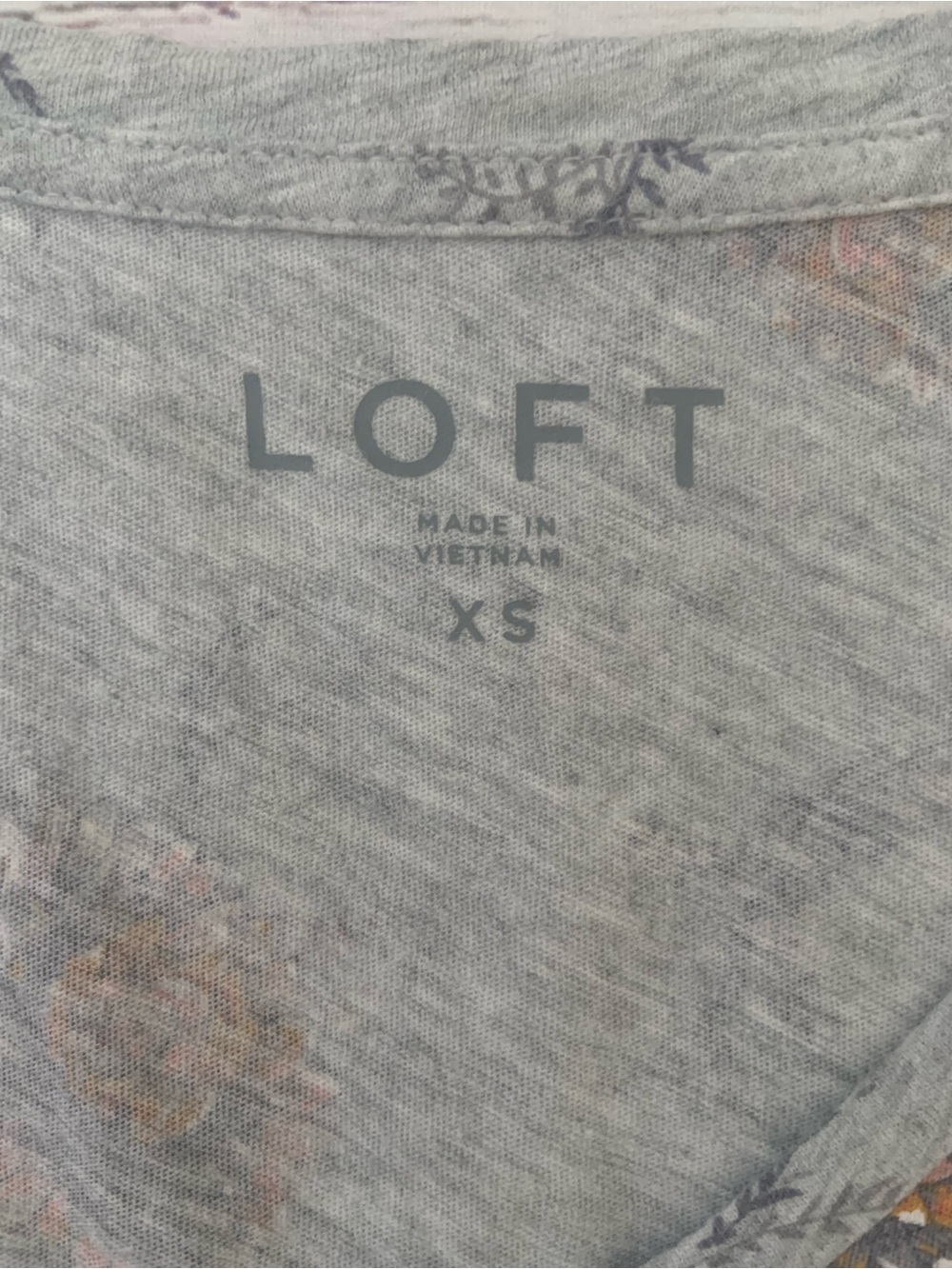 LOFT Gray Floral V-Neck Short Sleeve Tee with purple, mauve, peachy blooms - Picture 3 of 3